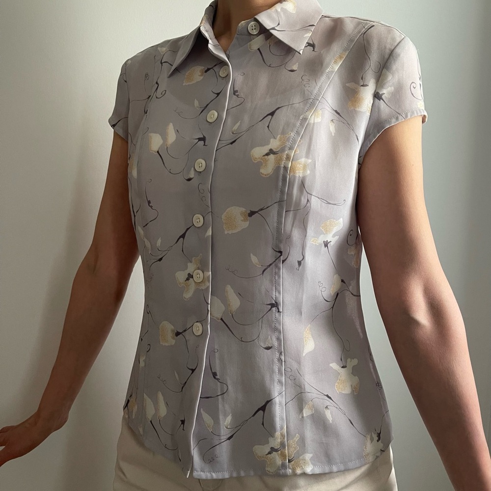 [Betu] Grey Floral Short Sleeve Blouse